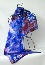 Load image into Gallery viewer, Foulard_en_soie_design_celtique
