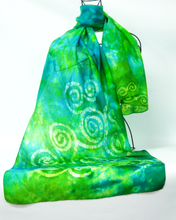 Load image into Gallery viewer, Silk Scarf Celtic Emerald
